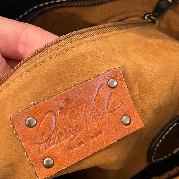 Like new black leather purse - Picture 7 of 8